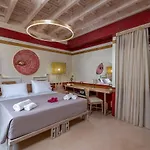 10gr Boutique & Wine Bar