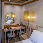10gr Boutique & Wine Bar מלון 5*