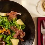 10gr Boutique & Wine Bar מלון
