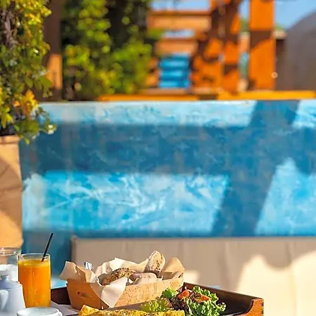 Hotel 10gr Boutique & Wine Bar