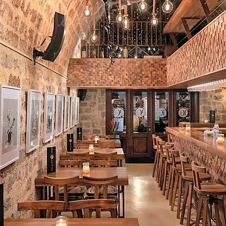 10gr Boutique & Wine Bar