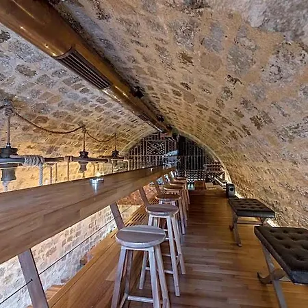 10gr Boutique & Wine Bar