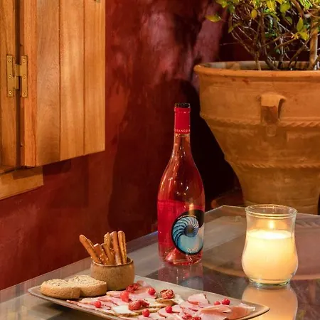 מלון 10gr Boutique & Wine Bar 5*