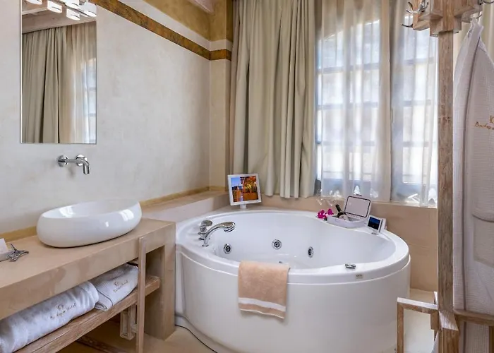 10gr Boutique & Wine Bar