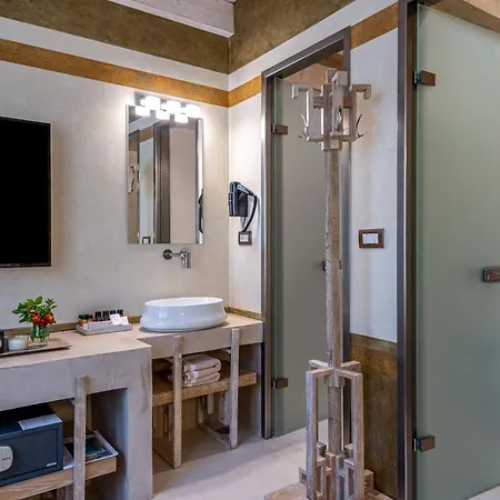 Hotel 10gr Boutique & Wine Bar