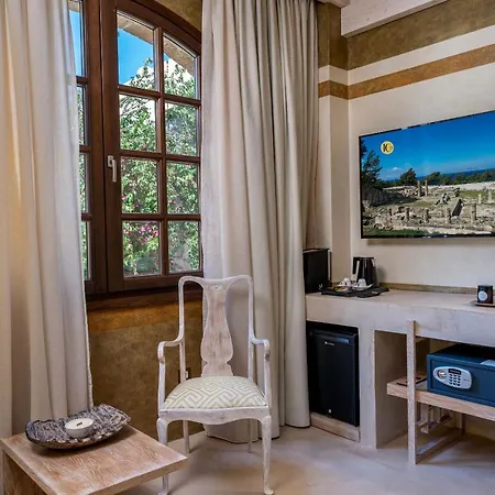 10gr Boutique & Wine Bar