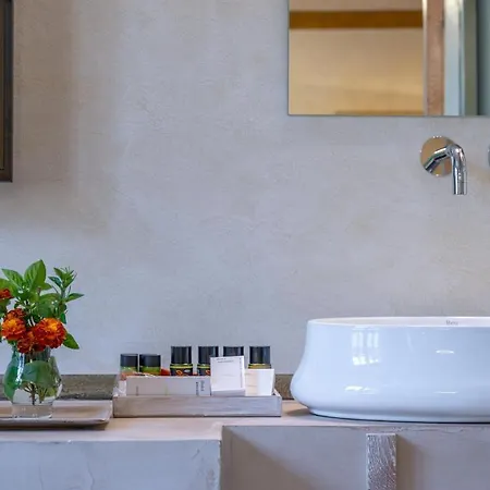 10gr Boutique & Wine Bar