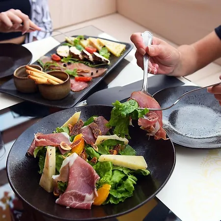 فندق 10gr Boutique & Wine Bar