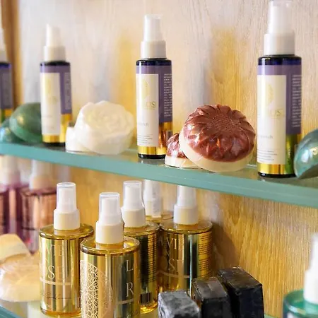 10gr Boutique & Wine Bar فندق